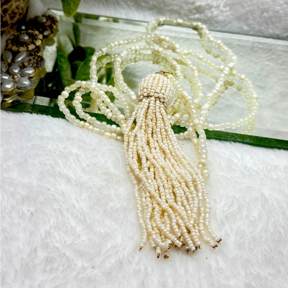 Long Uranium Glass Tassel Women’s Necklace - Picture 4 of 8